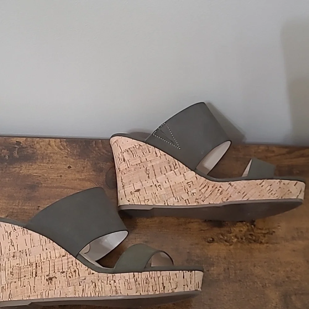 Xappeal FAYE Olive Green with Cork Wedge Sandals size 8.5